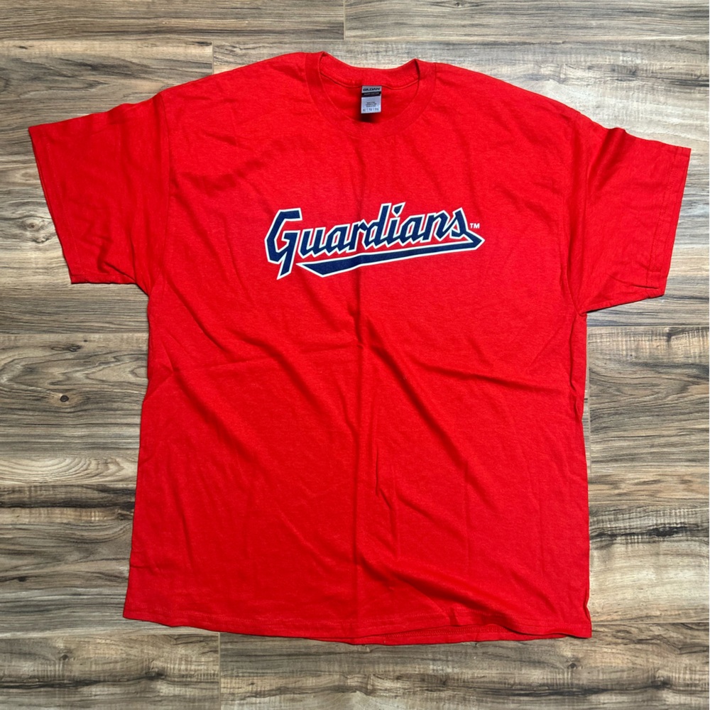Cleveland Guardians Men's T-Shirt NWOT
